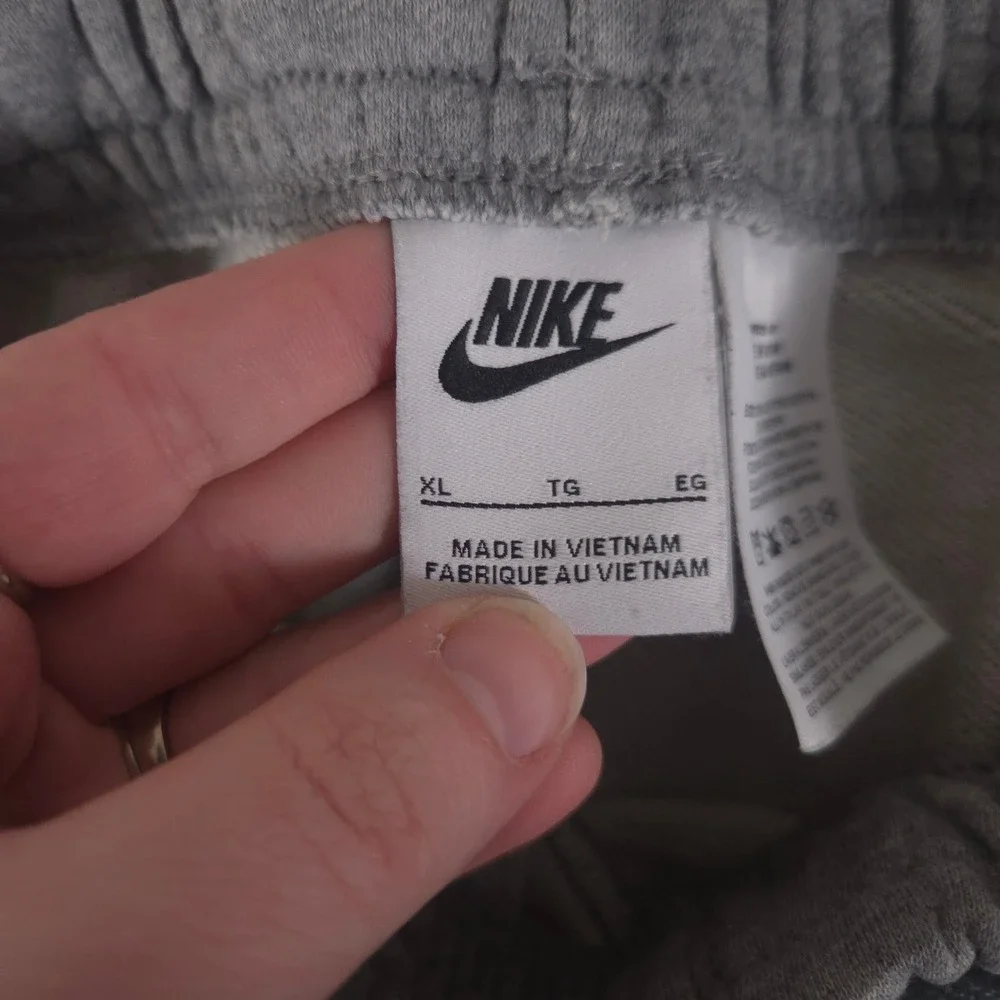 Nike Shorts Kids XL Gray Sportswear Club Fleece Logo Cotton Blend Knit 8.5